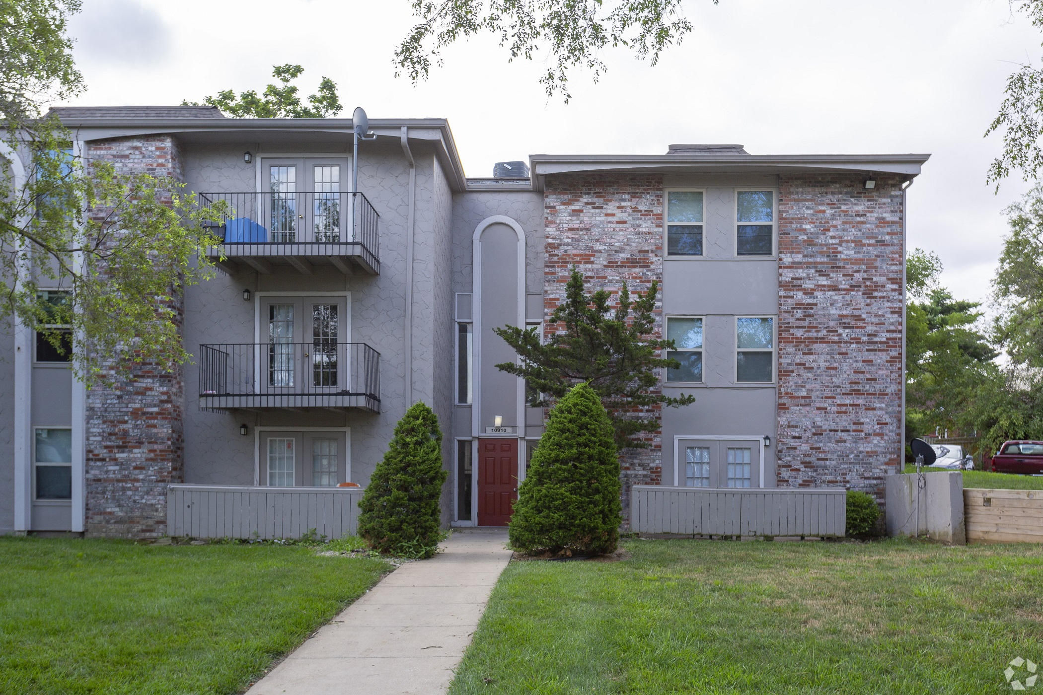 Greystone Capital Makes Foray Into Kansas City With Purchase of Park 67 Apartments