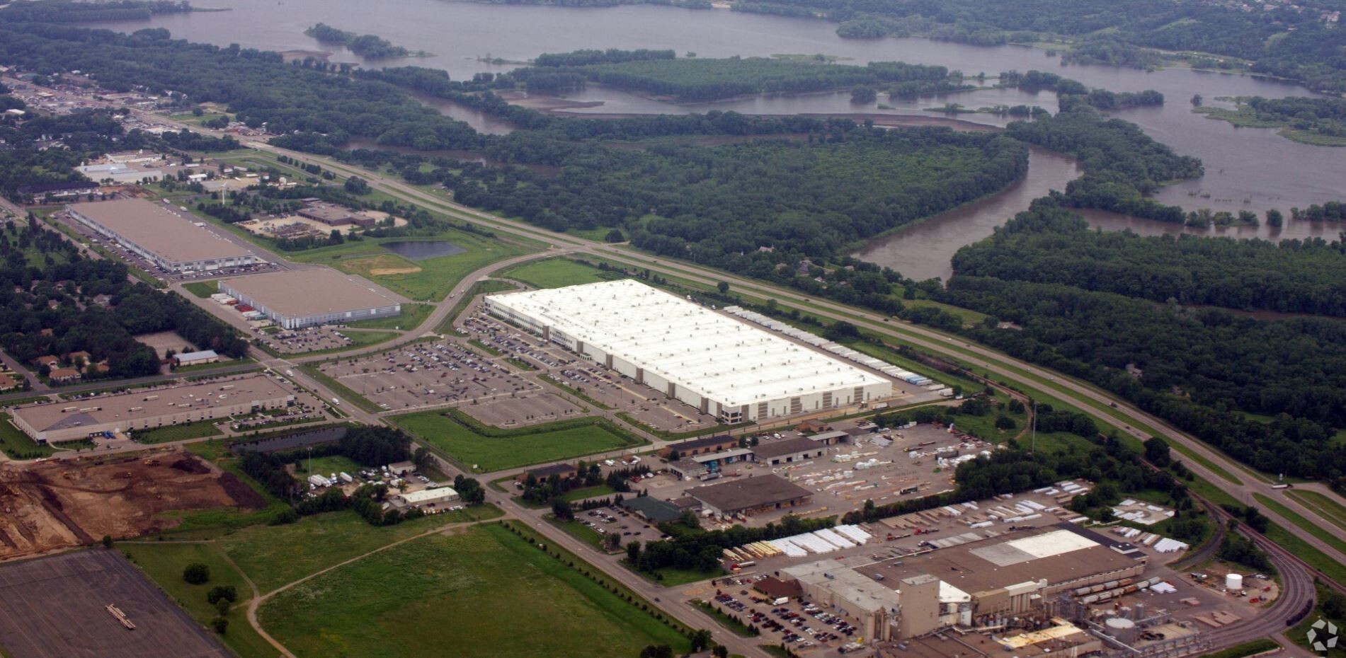 Biggest Amazon Facility in Minnesota Sells for Premium Price