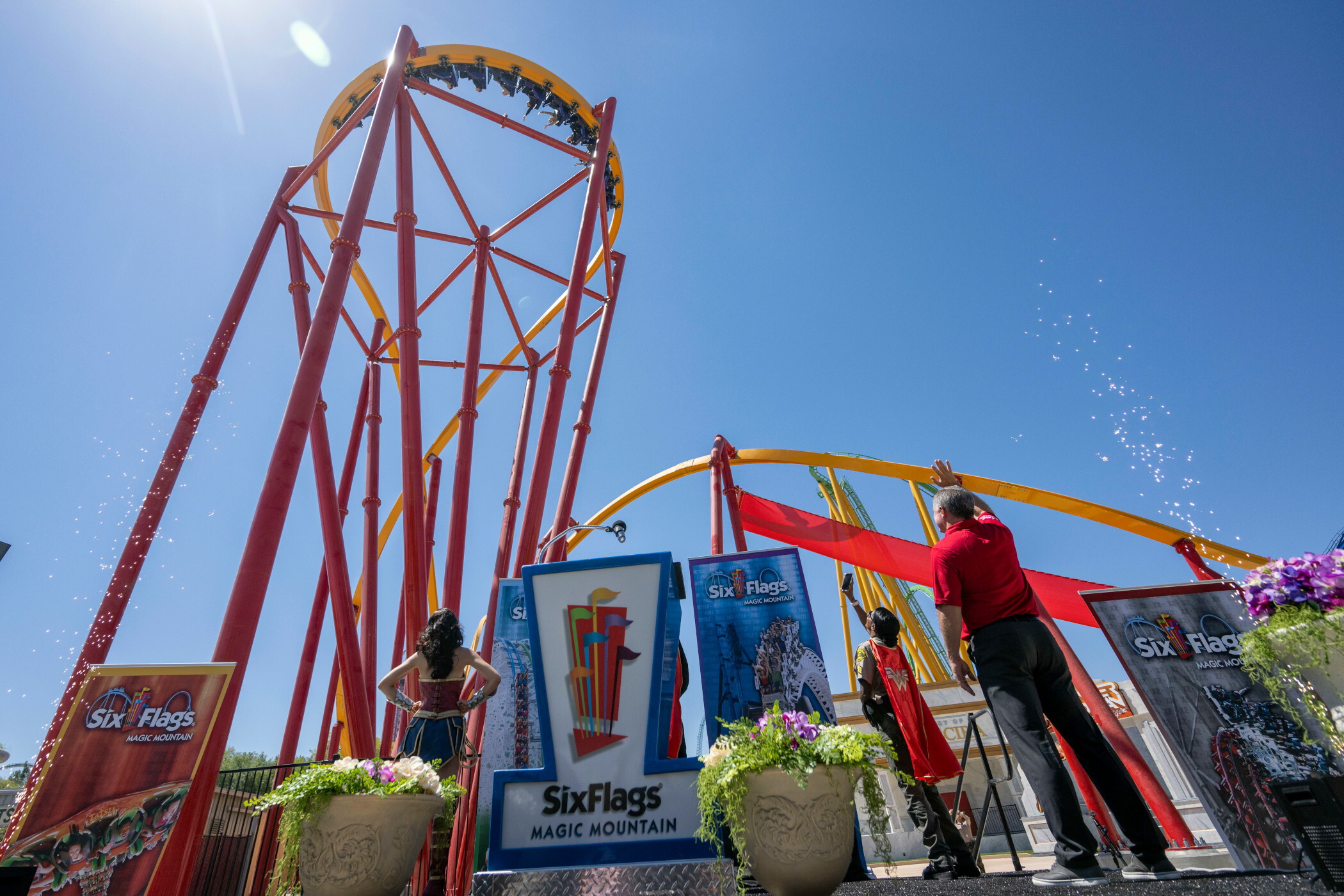 Six Flags Cedar Fair To Merge Diversify North American Theme Park six-flags-cedar-fair-to-merge-diversify-north-american-theme-park