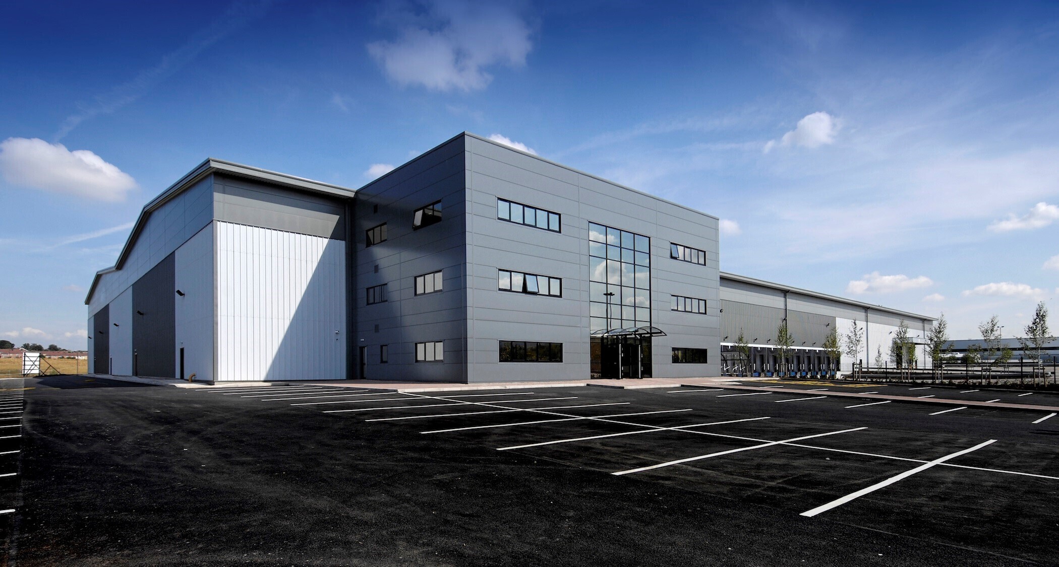 Swadlincote, Tetron 141 is a vacant logistics warehouse covering 142,368 square feet in Derbyshire. (CoStar)