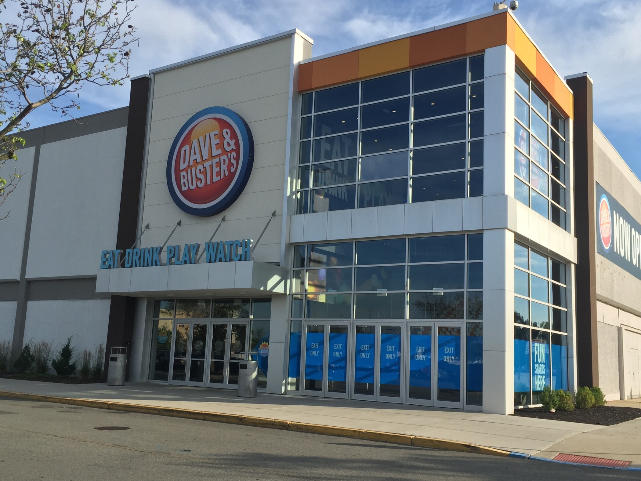 Dave &amp; Buster's last year took over a large chunk of Sears' footprint at Willowbrook Mall. Photo: Linda Moss/CoStar 
