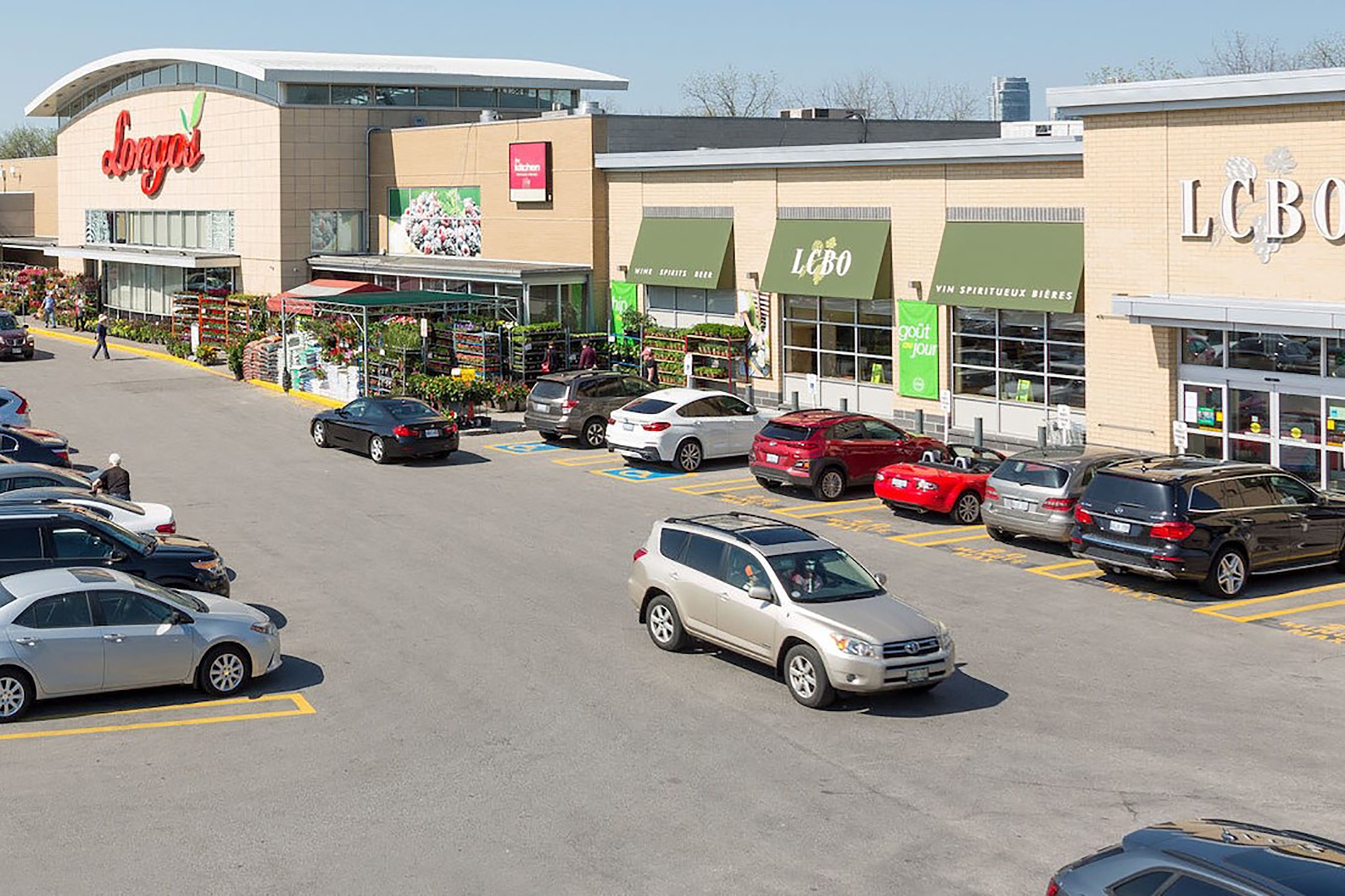 York Mills Gardens in Toronto is a First Capital REIT property. (CoStar)