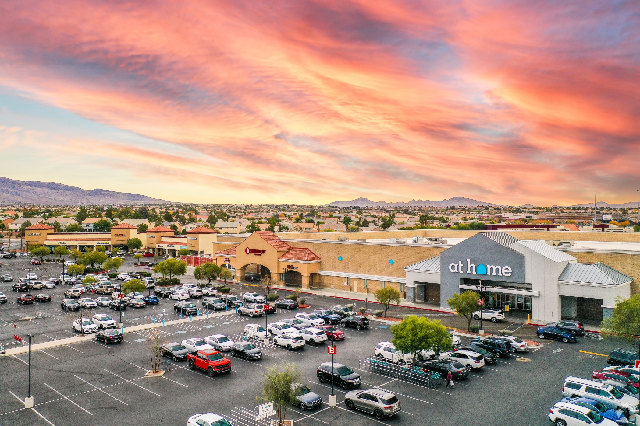The Eastern Commons Shopping Center sold near Las Vegas with a 7.4% capitalization rate. (Zachary Mirer, CoStar)