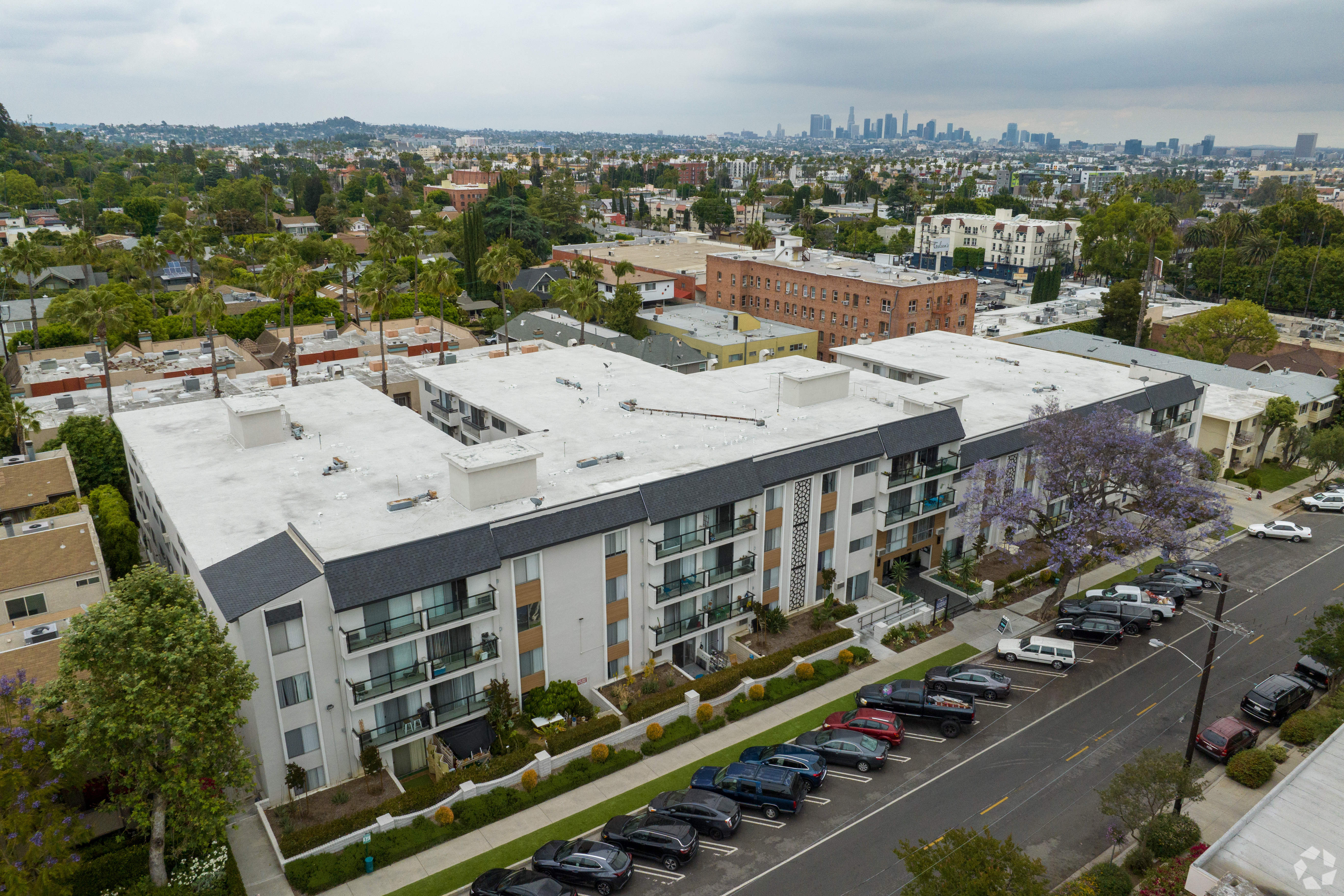 Built in 1973, the 100,682-square-foot Candela has 112 units and is nearly fully occupied, according to CoStar data. (CoStar)