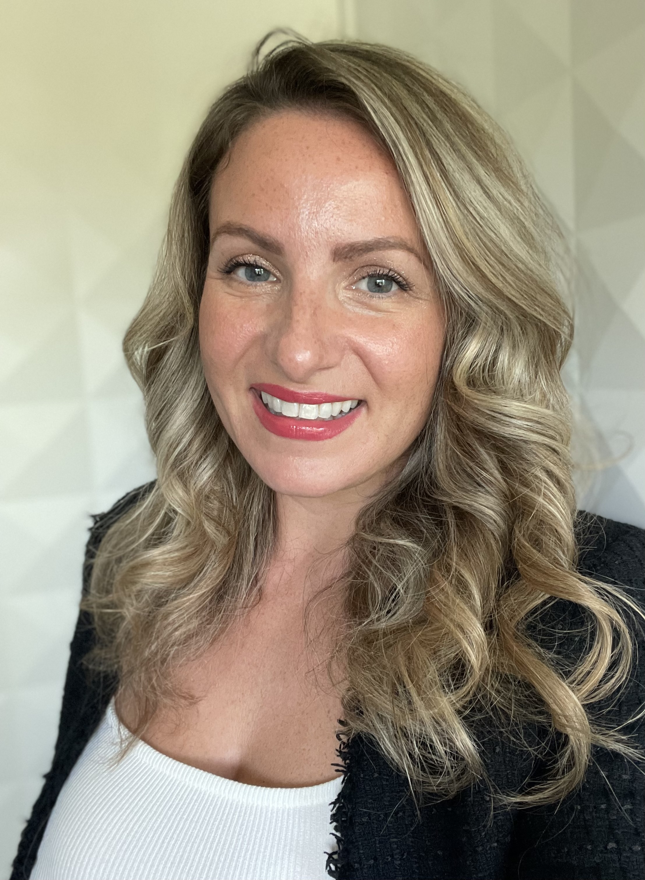 Savills Hires Europe Occupier Services Lease Director