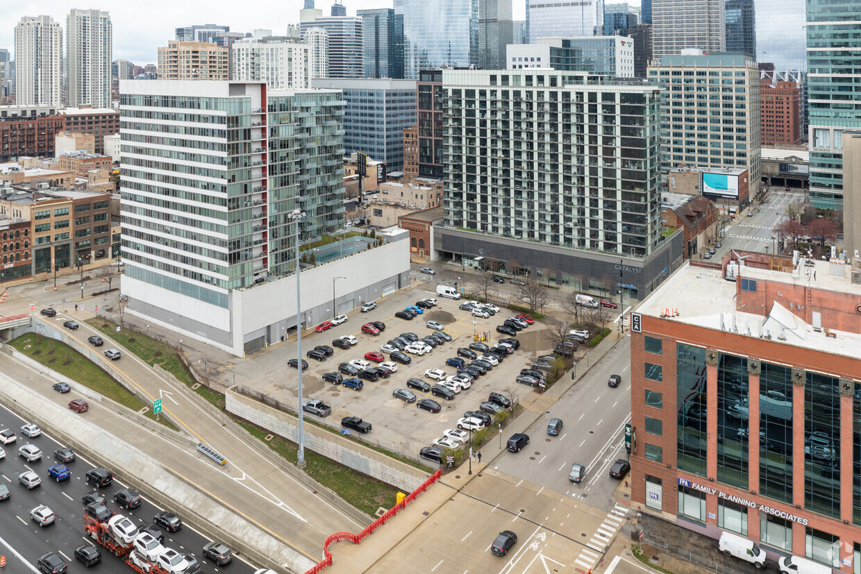 Crescent Heights is seeking a development partner or buyer for a Chicago site at 640 W. Washington Blvd. (Robert Gigliotti/CoStar)
