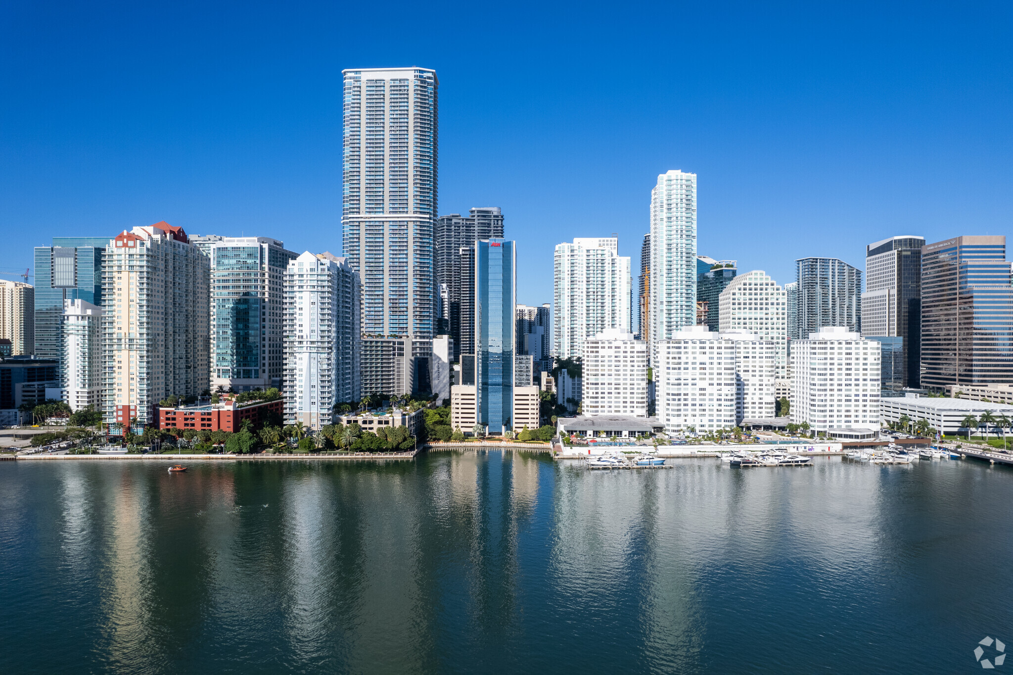 Oak Row Equities and Mariposa Real Estate have announced a $520 million contract for 1001 and 1111 Brickel Bay Drive. (CoStar)