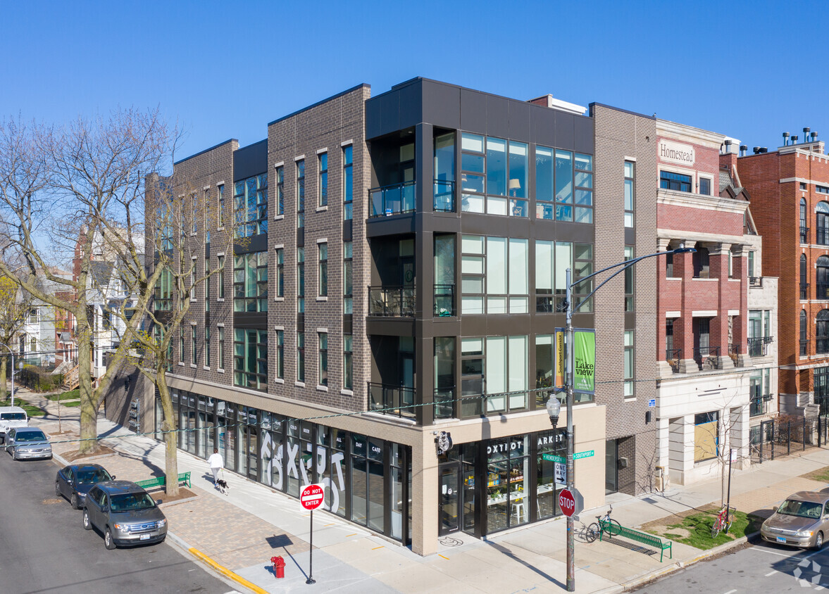 Hotel Chocolat plans to move into two former Foxtrot Market spaces in Chicago, including this one at 3334 N. Southport Ave. (Justin Schmidt/CoStar)