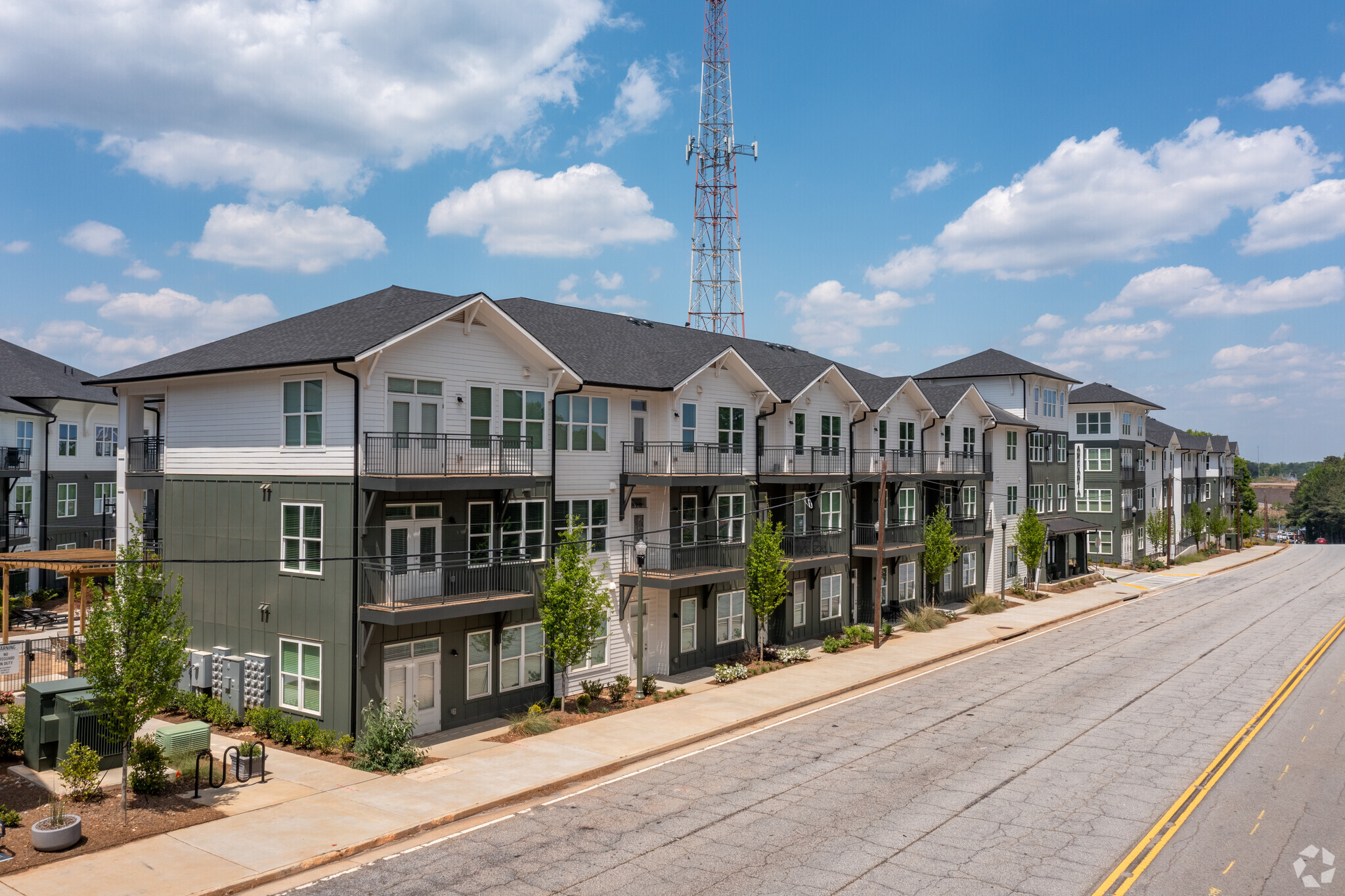 The Arcadia Decatur apartments were purchased by a Miami-based joint venture between Atlantic Pacific Cos. and Highline Real Estate Capital. (CoStar)