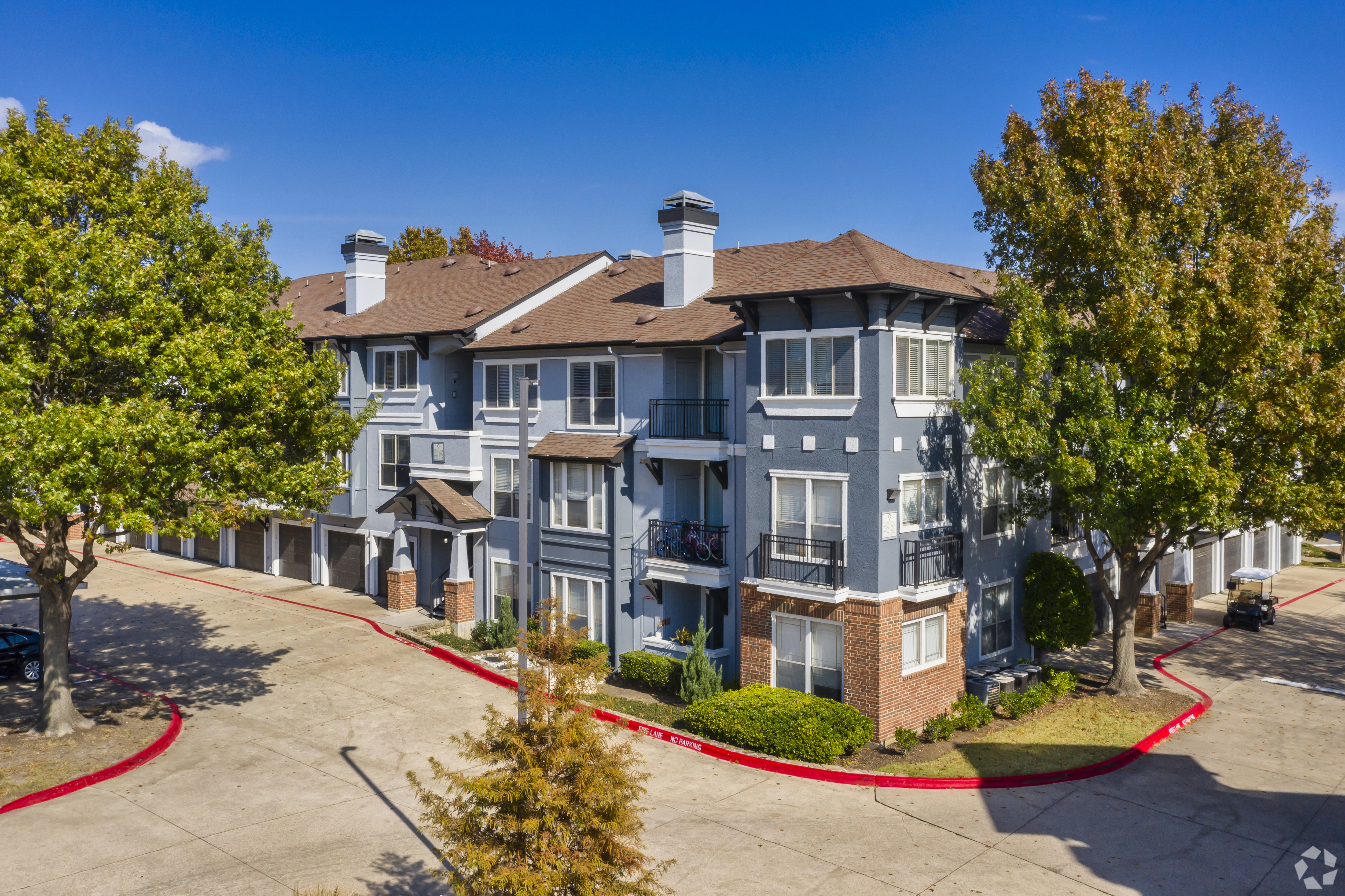 Mission Gate Apartments, a sprawling 24-acre apartment property with 13 three-story residential buildings and clubhouse, was recently sold to Waterton. (CoStar)