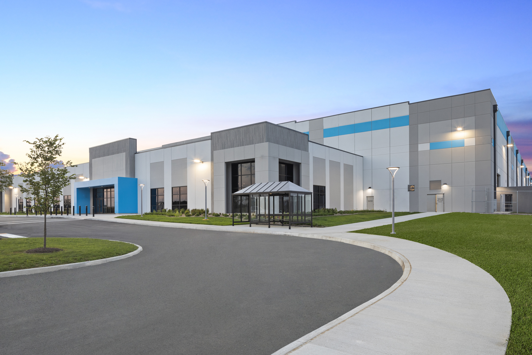 Tishman Speyer, which bought this warehouse at 17 William Drive in Pittsburgh last year, has formed a joint venture with Mitsui Fudosan America to buy and develop industrial properties throughout the United States. (Tishman Speyer)
