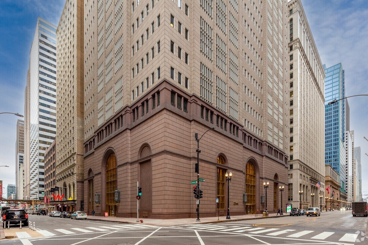 Real Capital Solutions has a preliminary deal to buy the 40-story office tower at 190 S. LaSalle St. in Chicago. (Robert Gigliotti/CoStar)