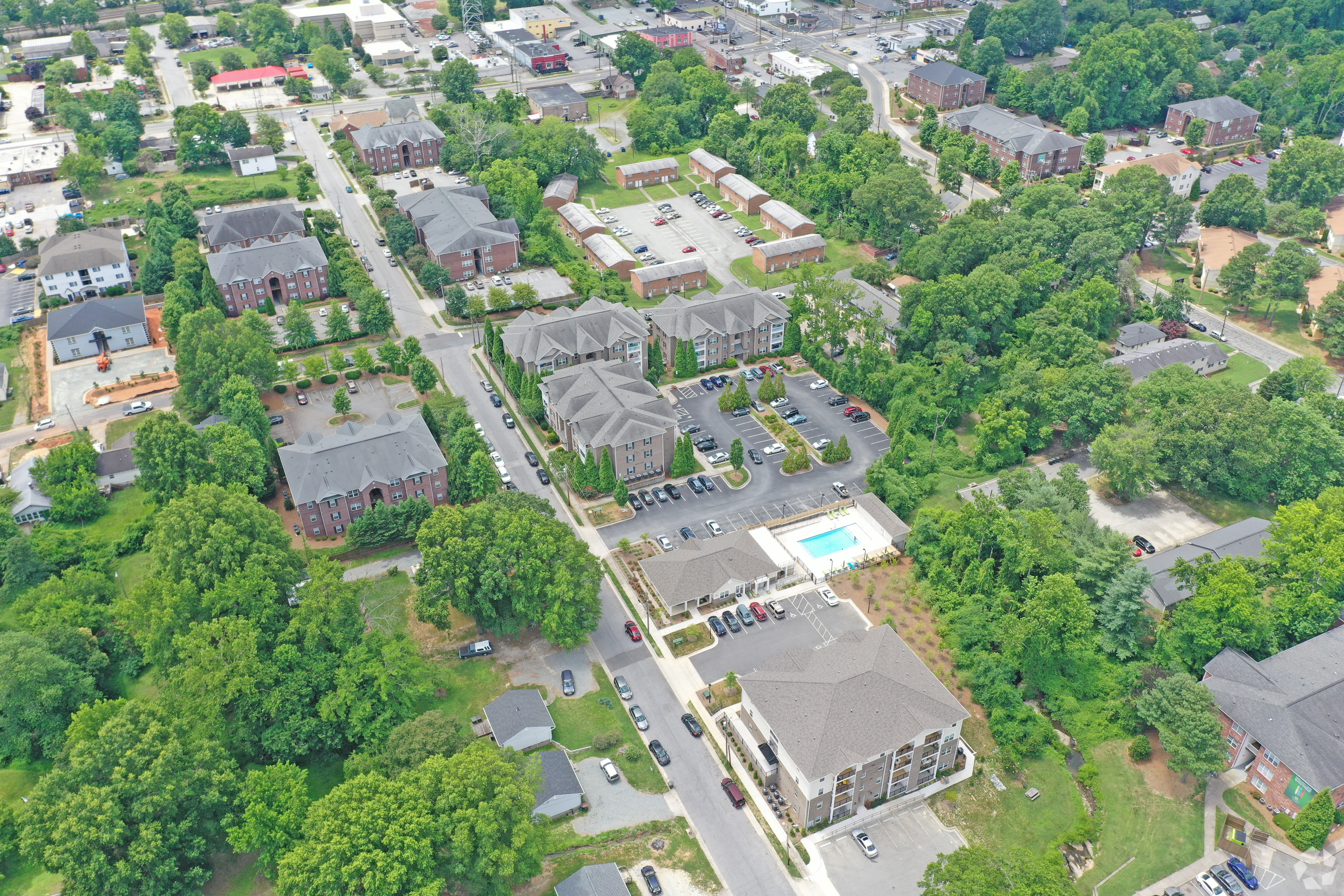 Pearlmark Real Estate’s recent acquisitions include Spartan Crossing, a 389-bed student housing complex in Greensboro, North Carolina. (CoStar)