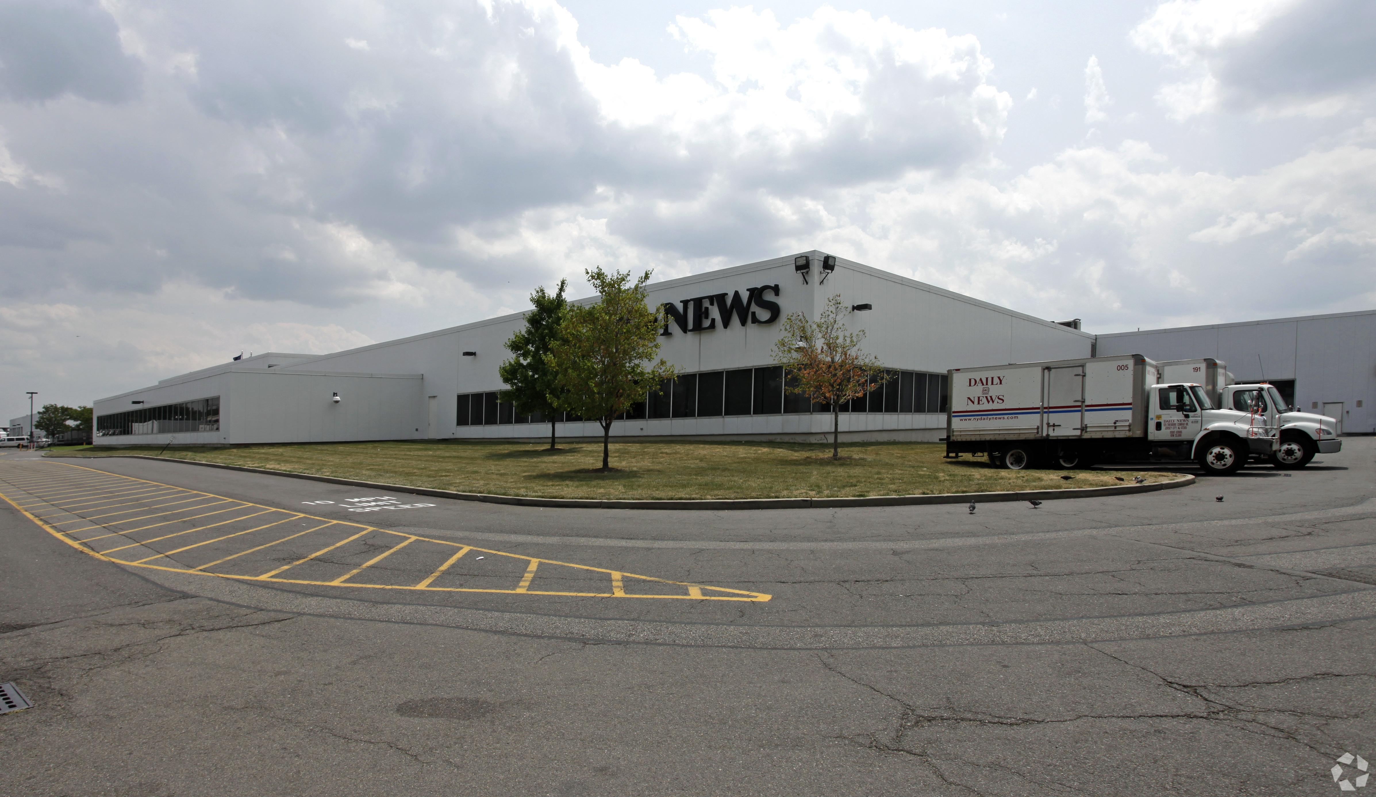The New York Daily News announced in 2022 it was outsourcing its printing from a Jersey City facility, which just sold. (CoStar)