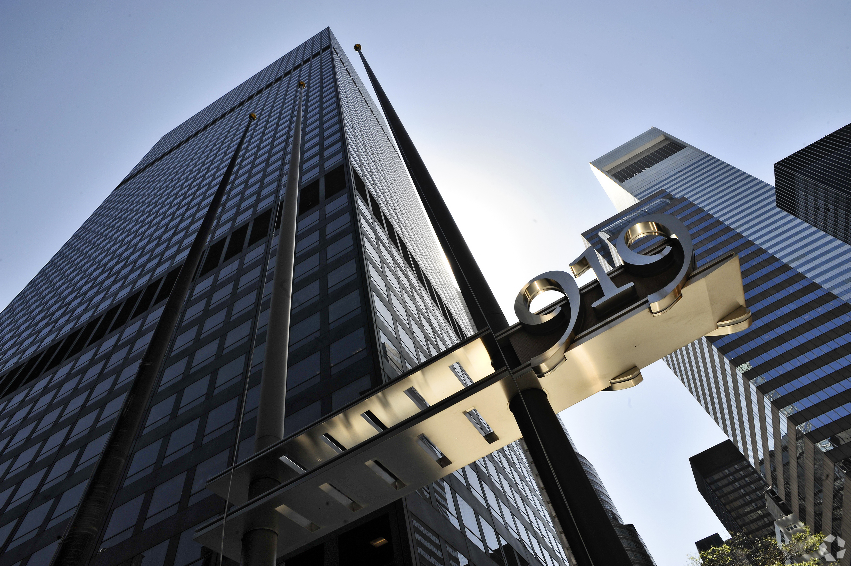 SL Green Realty has refinanced a $500 million loan for 919 Third Ave. on the east side of midtown Manhattan. (CoStar)