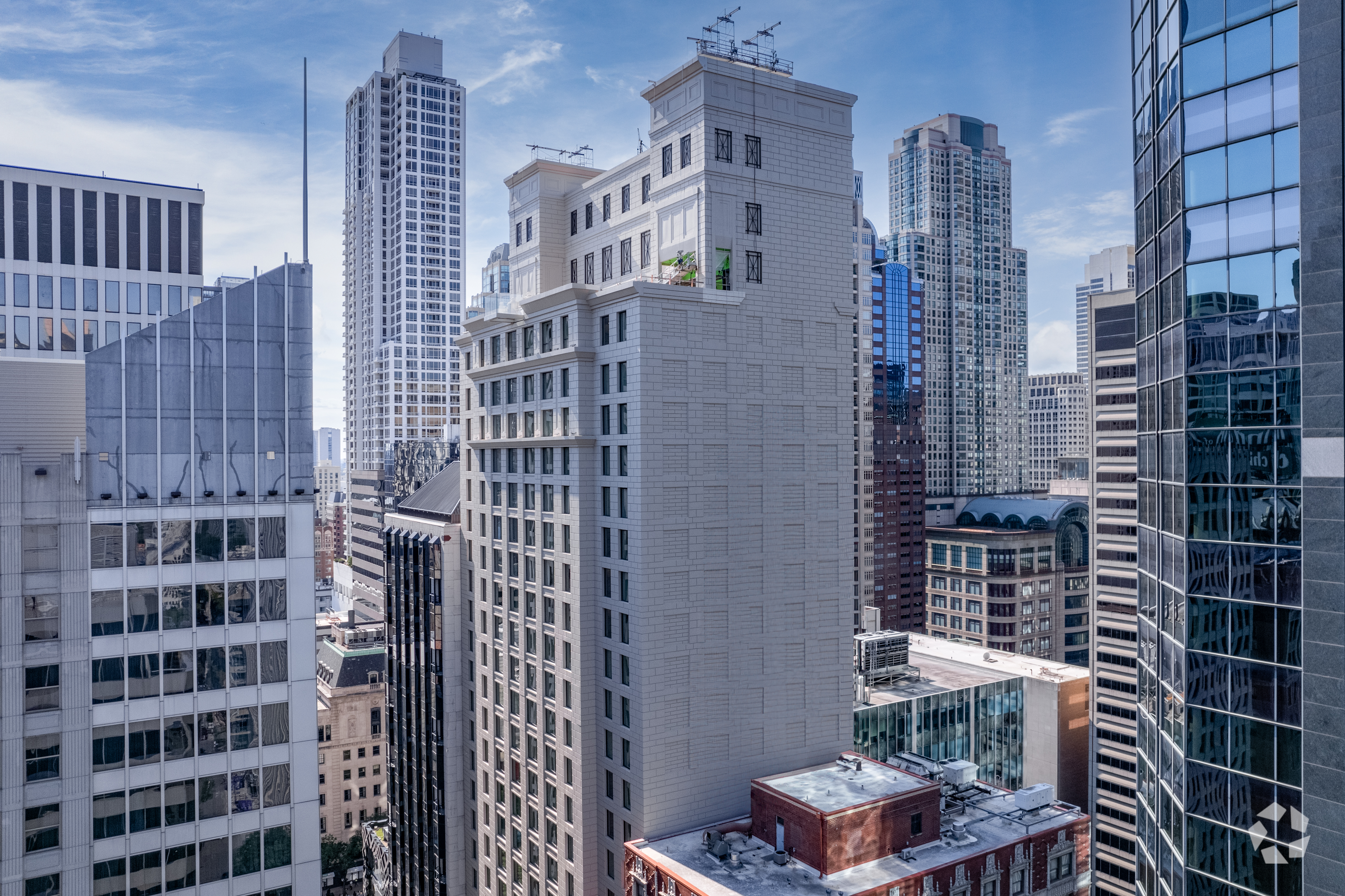 The 28-story Riu Plaza Chicago hotel has opened at 150 E. Ontario St. (Robert Gigliotti/CoStar)