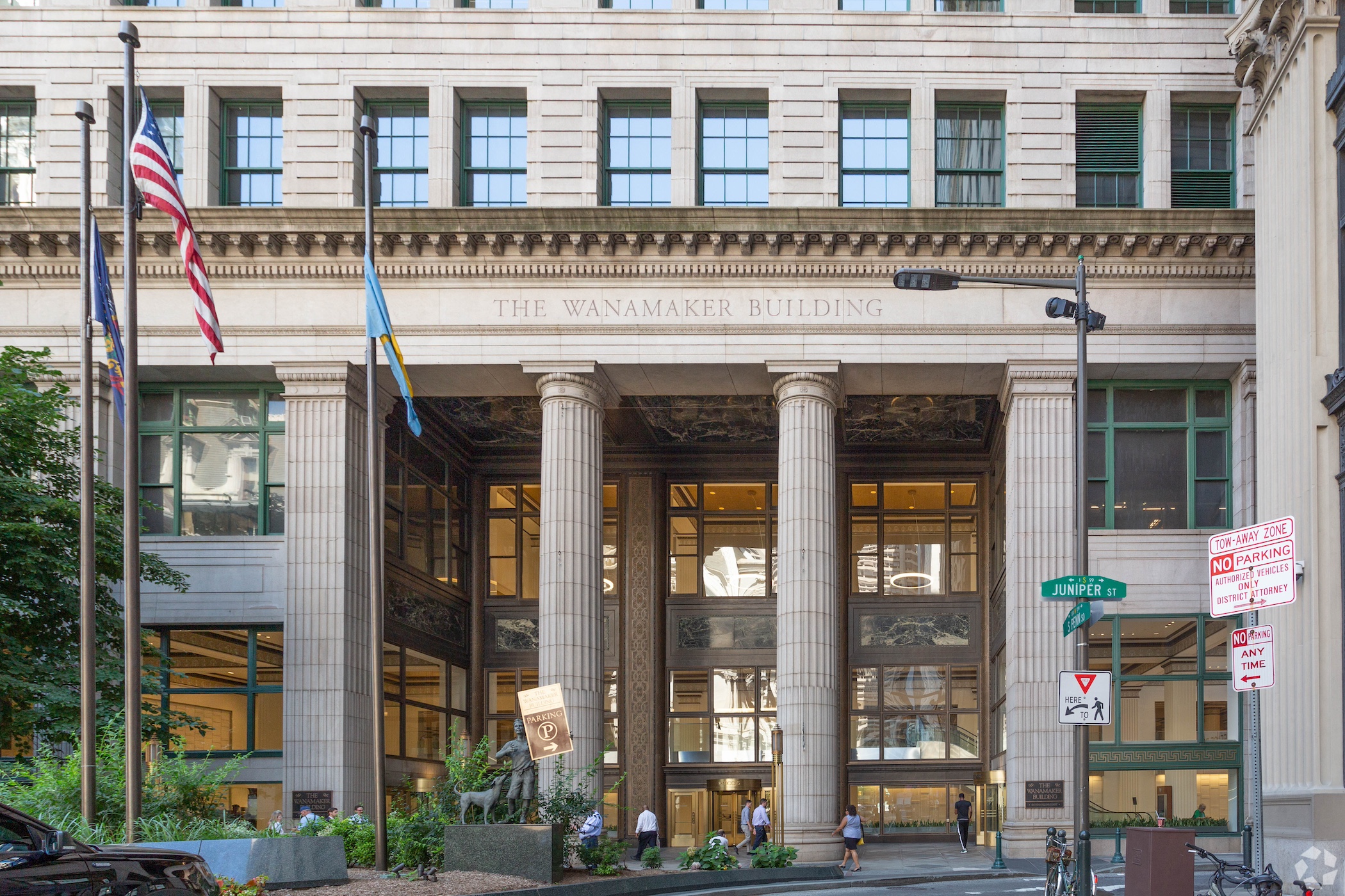 The Wanamaker Building in Philadelphia's Center City has struggled in the face of plummeting occupancy and the owner's financial woes. (Darrell Shultz/CoStar)