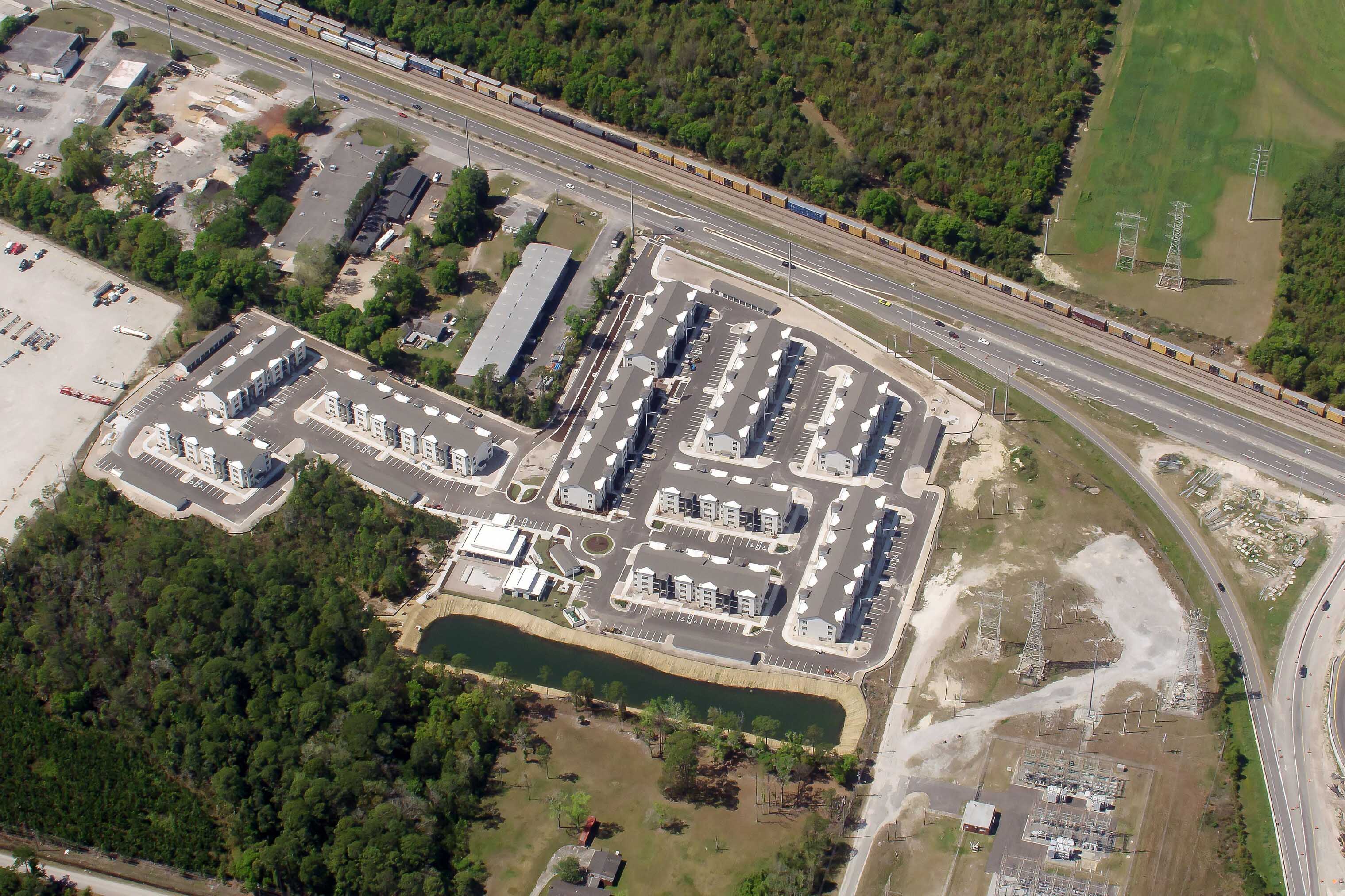 Hillpointe completed development on the Pointe Grand on Main apartments in Jacksonville, Florida, last summer. (CoStar)