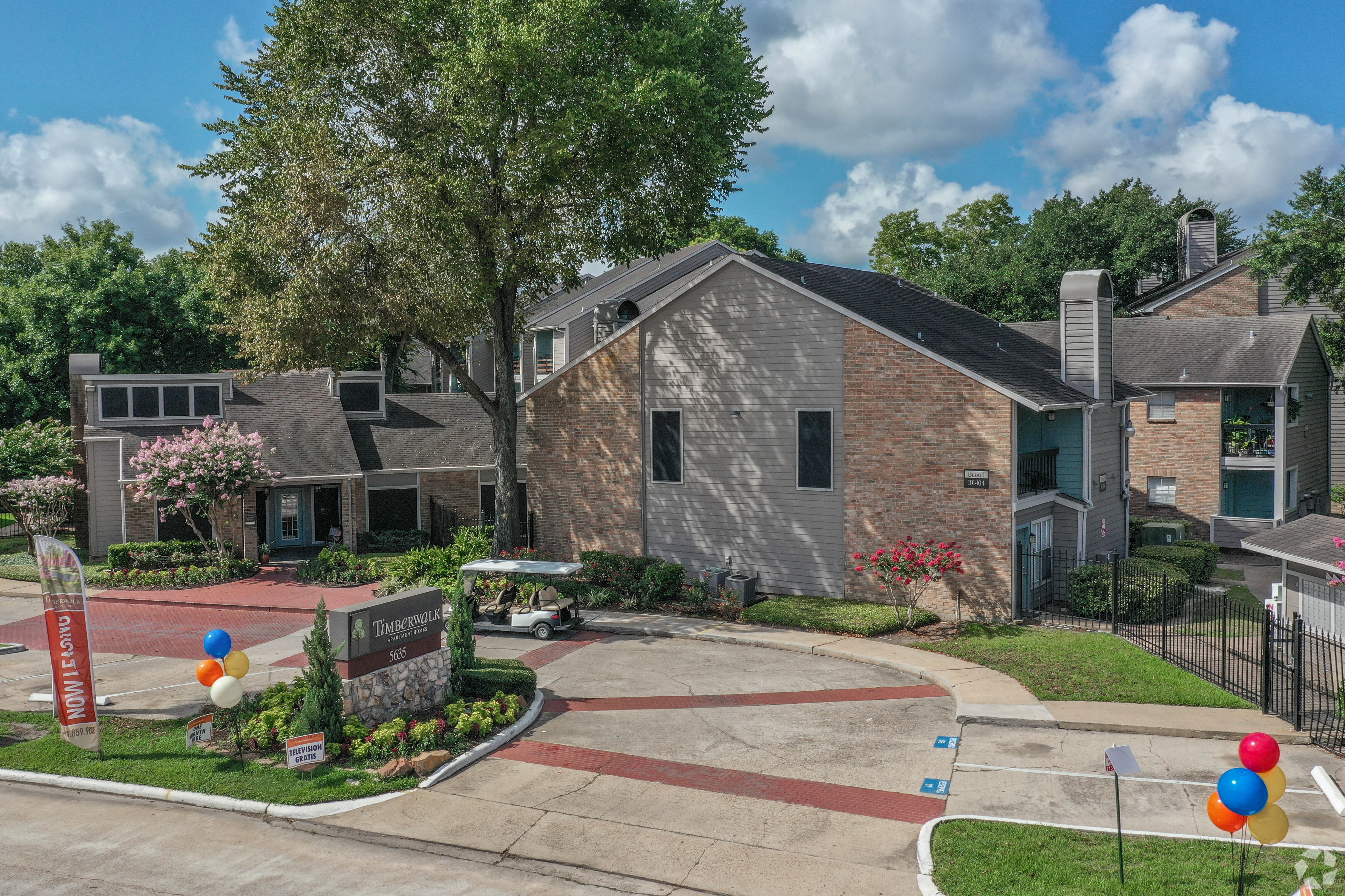 Timberwalk Apartments is about four miles north of Bear Creek Pioneers Park, a 2,200-acre recreational area that includes a small zoo and the Harris County War Memorial. (CoStar)