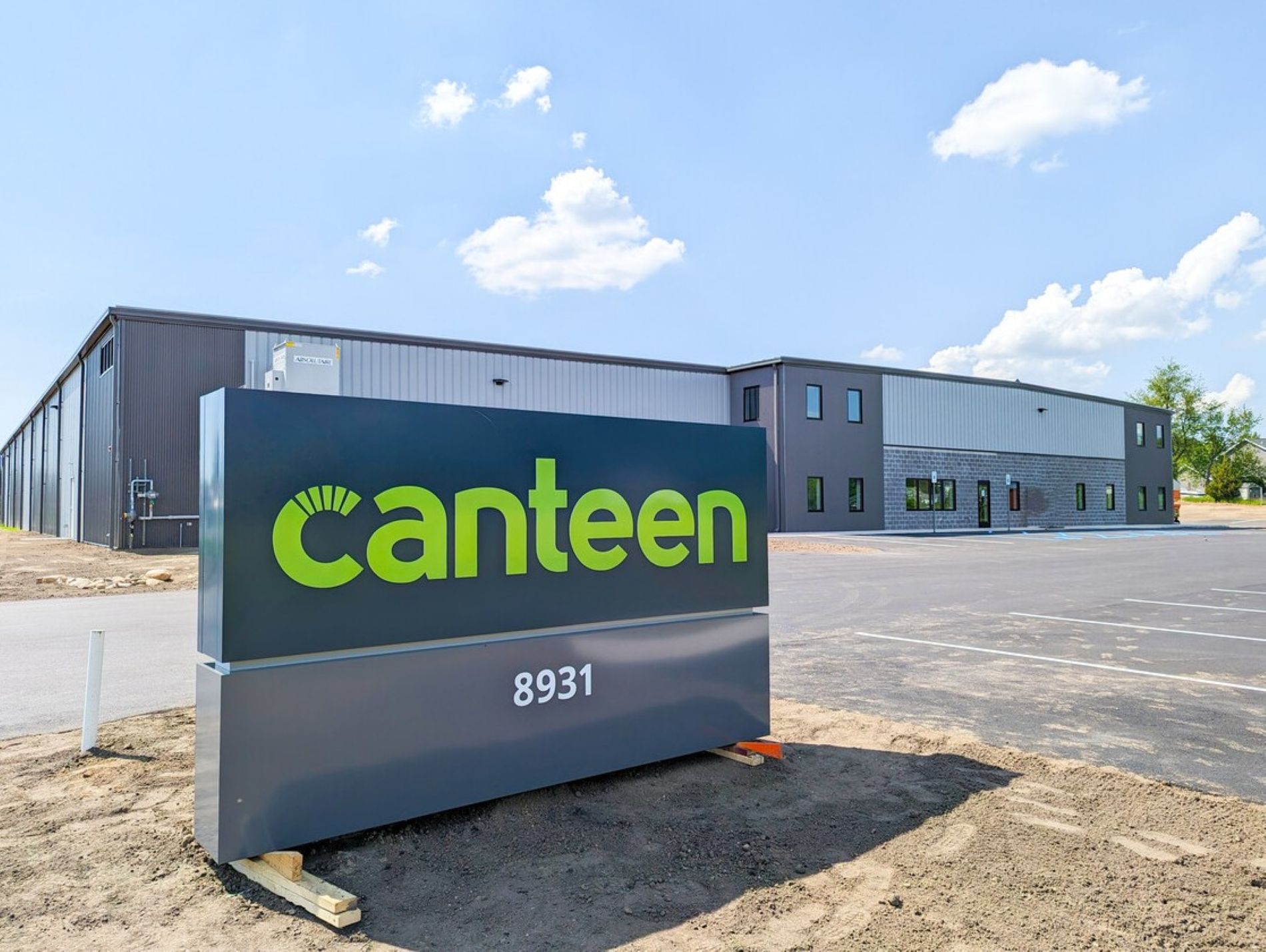 With Canteen North America on a long-term lease in a build-to-suit logistics center, the property sold for $124 per square foot. (CoStar)
