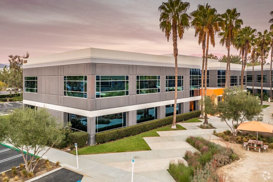 Local Investor Sells Lake Forest Office